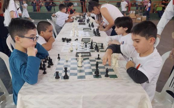 Nos enorgullece haber apoyado la primera competencia de Ajedrez infantil realizada en Tobati, junto