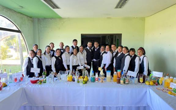 Curso de Bartender en alianza con el SNPP